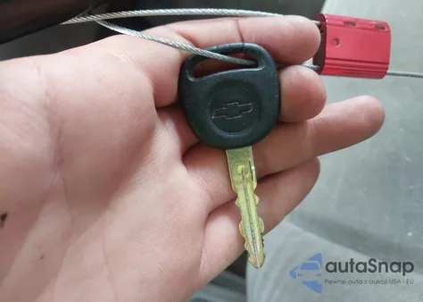 2004 Chevrolet Suburban 1500 Ls z USA, uszkodzony, nr VIN 1GNFK16Z34J133116